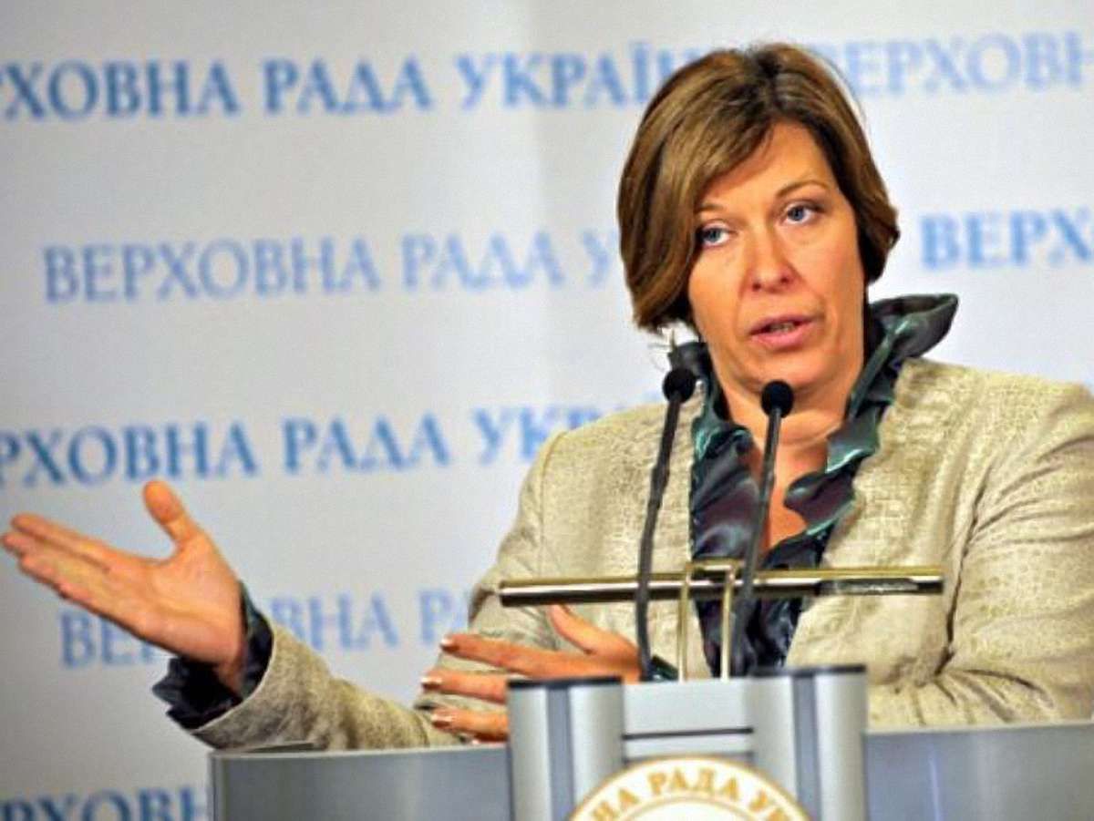 Україні не вдасться уникнути стрімкої девальвації гривні, -  нардеп