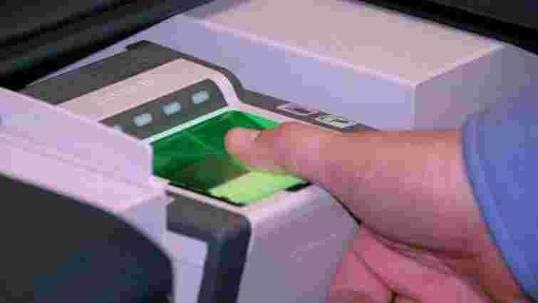 Завтра набуває чинності закон про біометричні паспорти