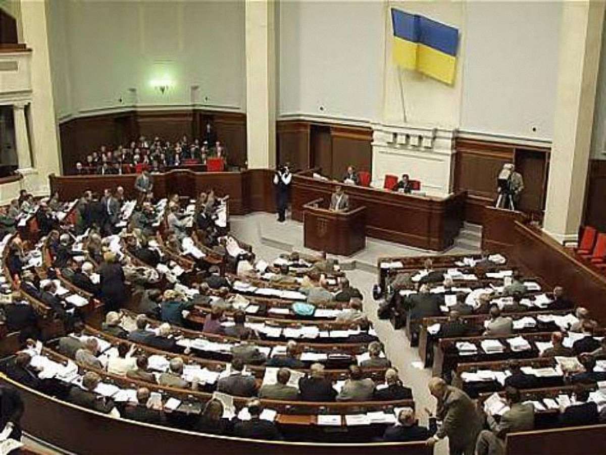 Третина нардепів оцінили свою роботу на трійку