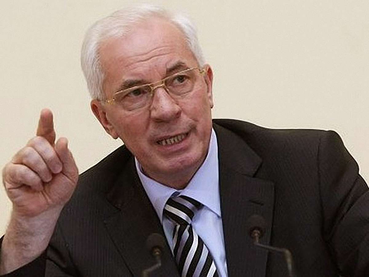 Азаров образився на науковців
