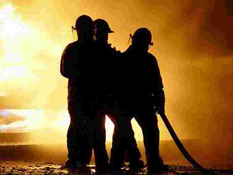 Вночі п’ятеро невідомих підпалили фабрику на Луганщині