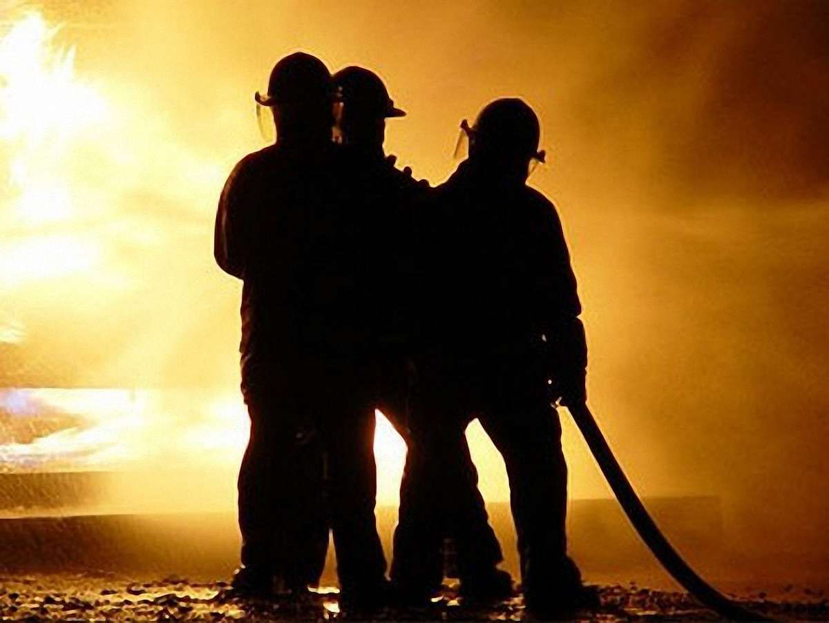Вночі п’ятеро невідомих підпалили фабрику на Луганщині