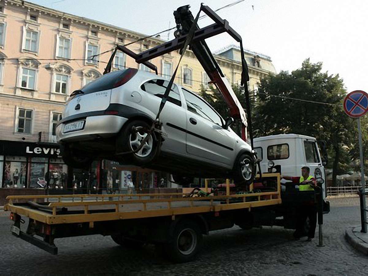 У Львові за два дні евакуювали 18 автомобілів