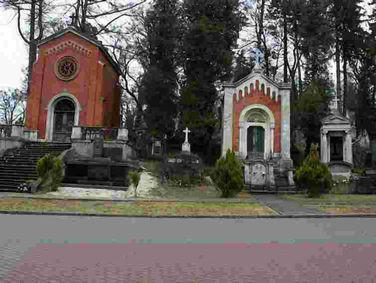 На Личаківському цвинтарі встановлять лавки для відпочинку