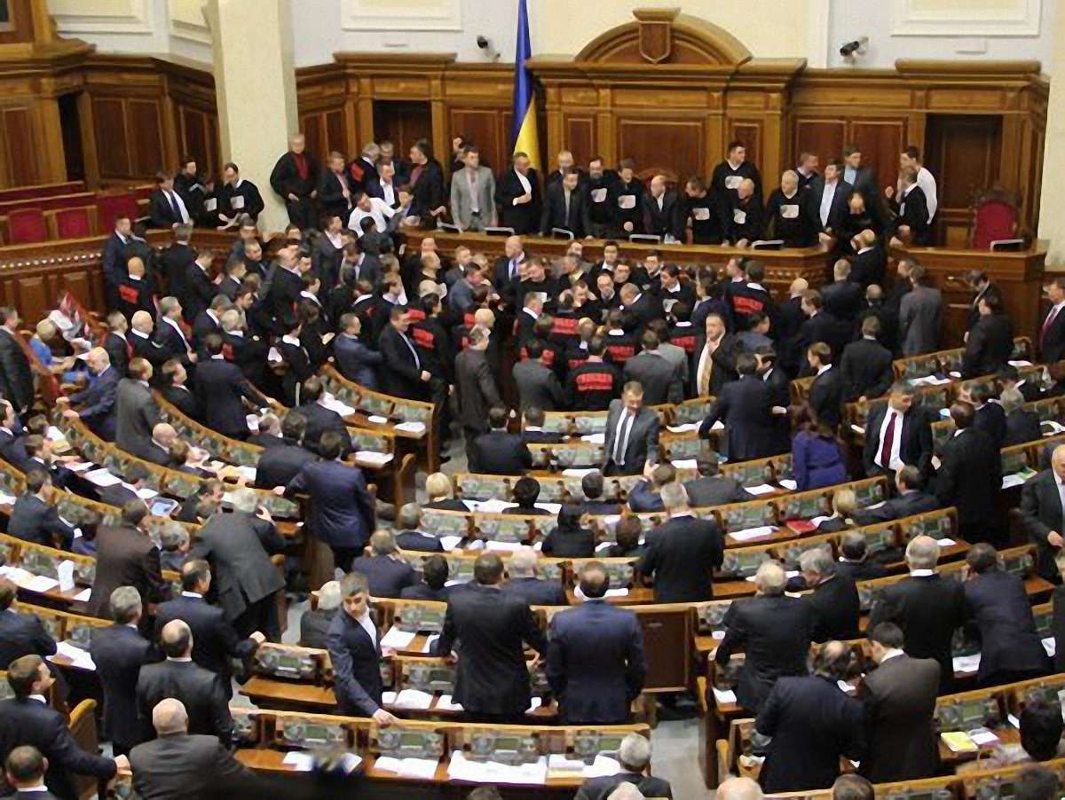 ВР після перерви не може відновити роботу: Опозиція заблокувала 