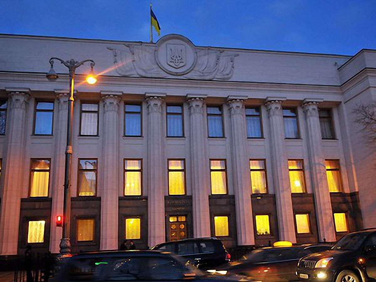 Опозиціонери не ночуватимуть у парламенті
