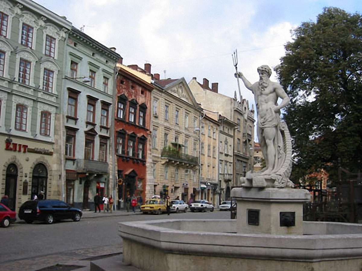 У центрі Львова зафіксували нищення пам’ятки архітектури