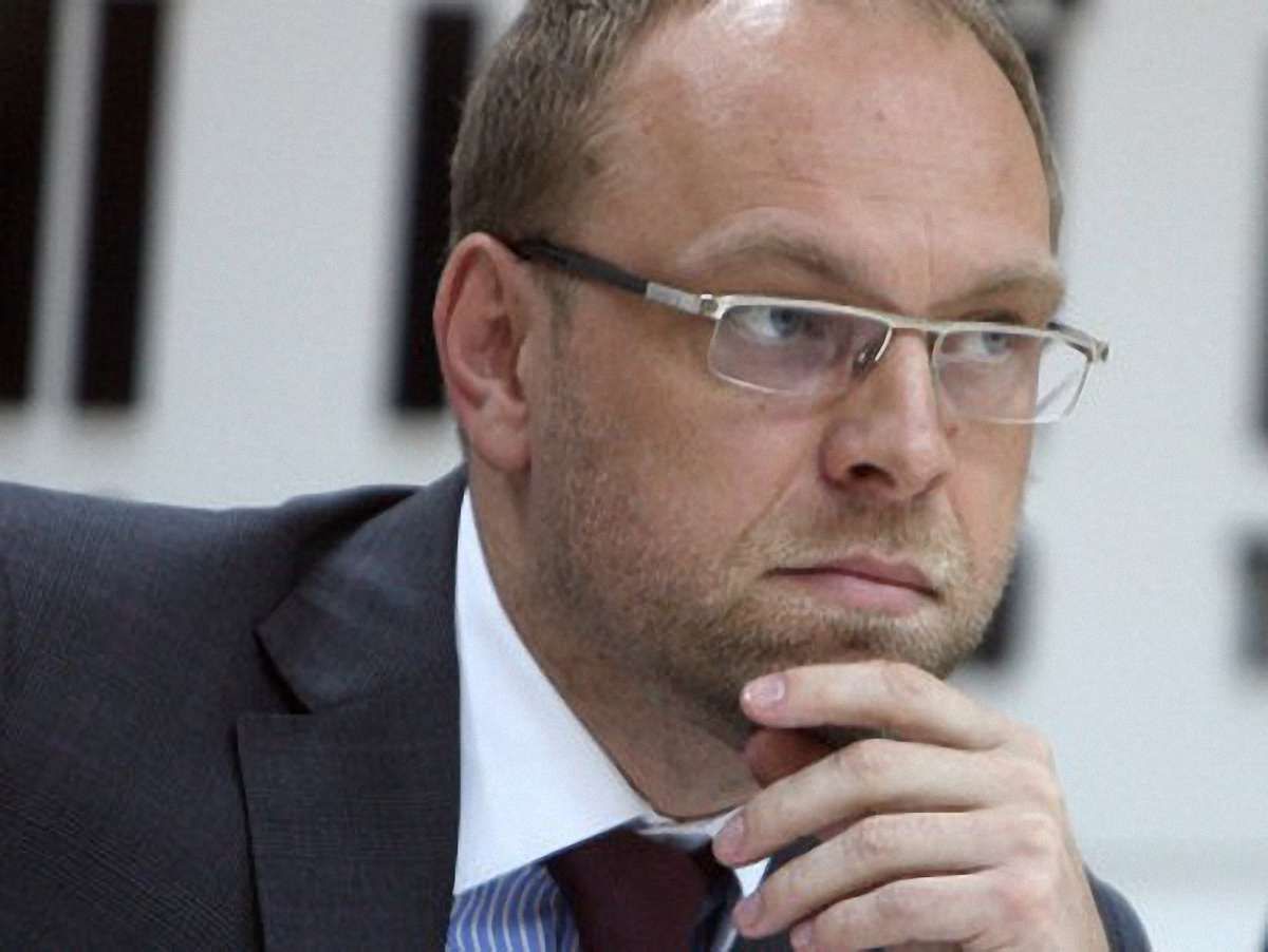 Власенко про заборону вильоту: Мене намагаються розхитати
