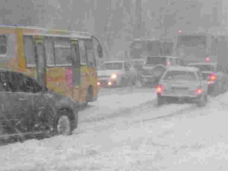 На завтра прогнозують сильний снігопад і ожеледь