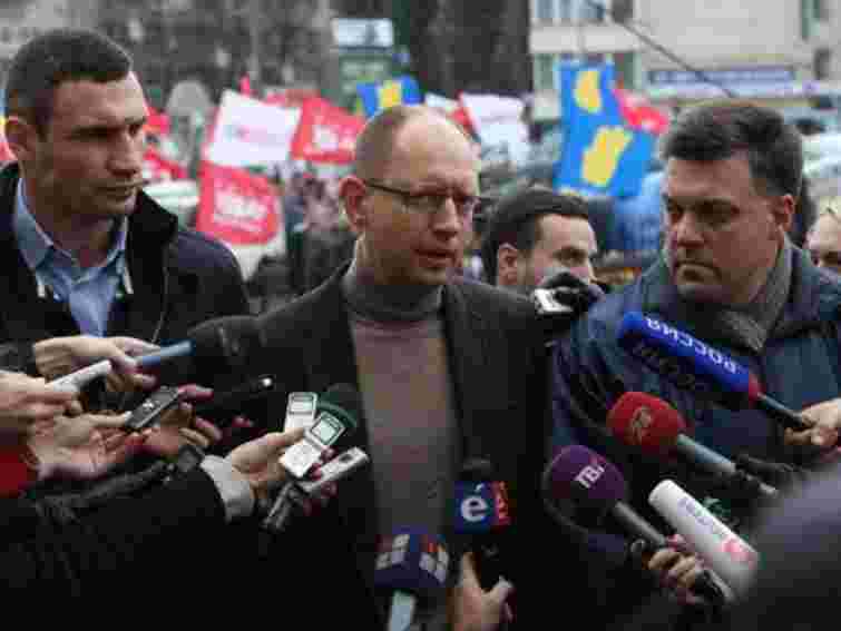 Яценюк хоче створити раду опозиції з Кличком і Тягнибоком