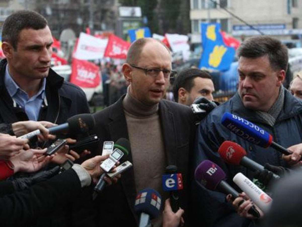 Яценюк хоче створити раду опозиції з Кличком і Тягнибоком