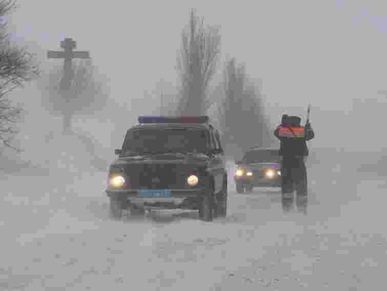 Через негоду обмежено рух на дорогах у п’яти західних областях