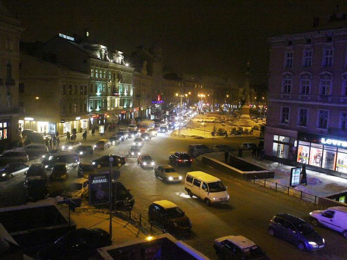 В центрі Львова - транспортний колапс 