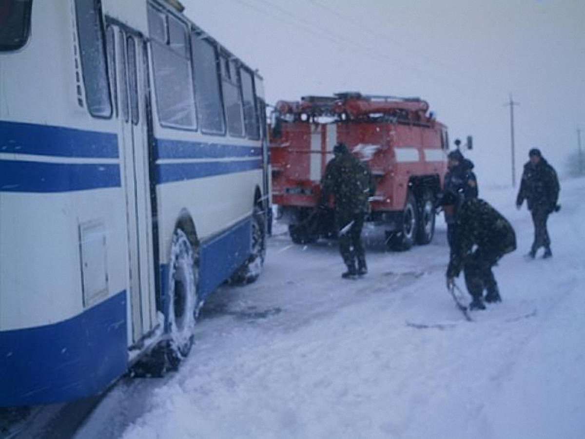 Рух на дорогах Тернопільщини досі ускладнений