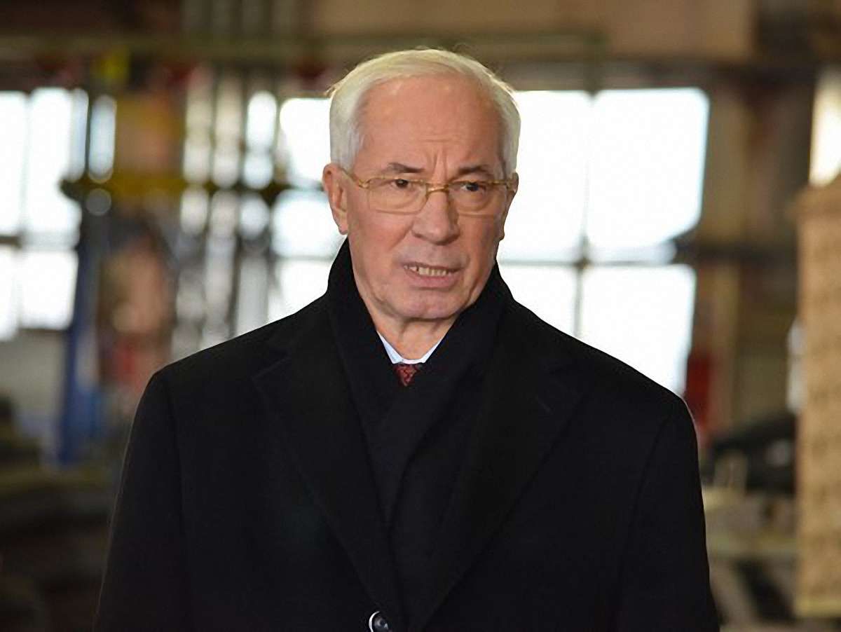 Через негоду Азаров створив оперативний штаб