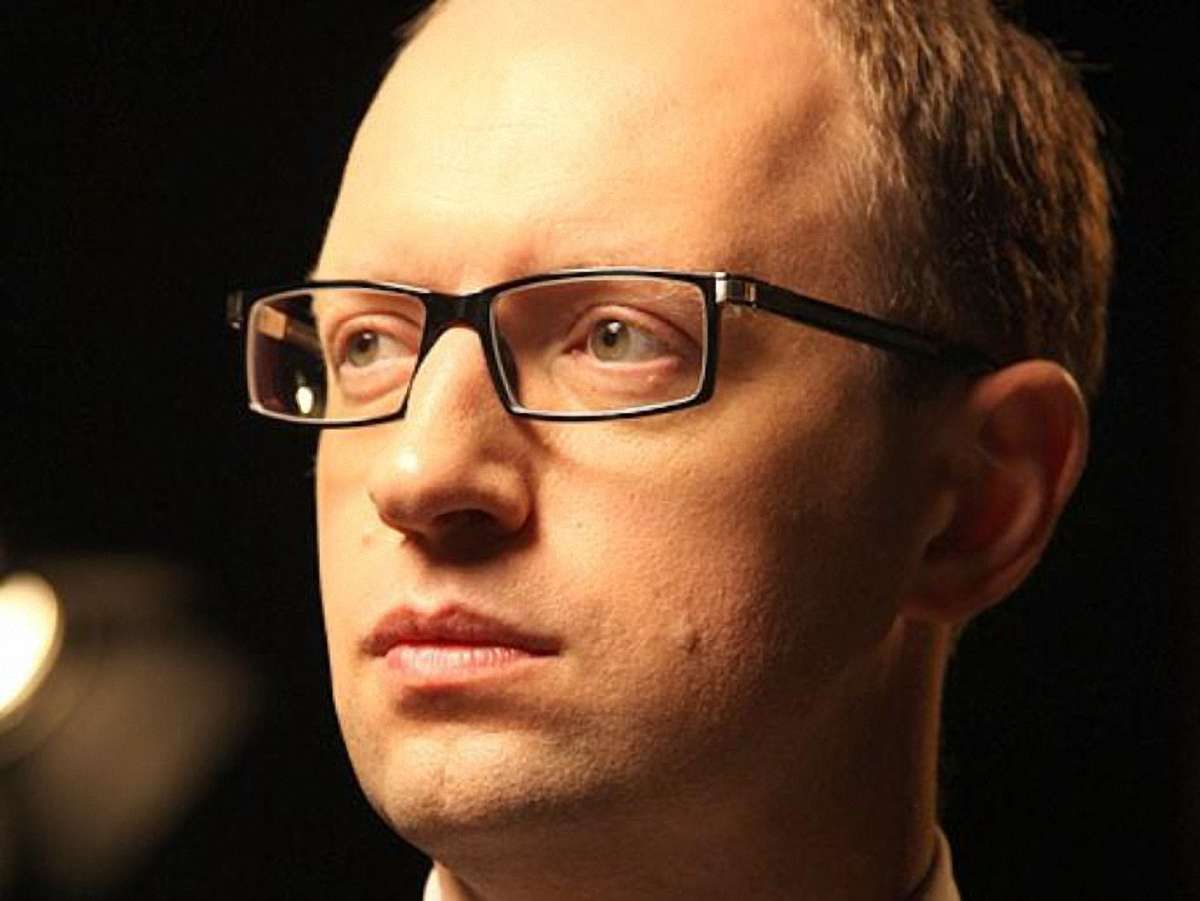 Влада нагадує мародерів на кораблі, що тоне, – Яценюк
