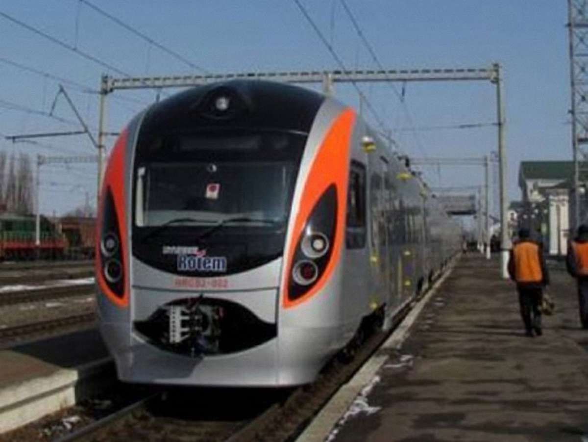 Між Києвом та Львовом серед лісу годину стоїть Hyundai з пасажирами