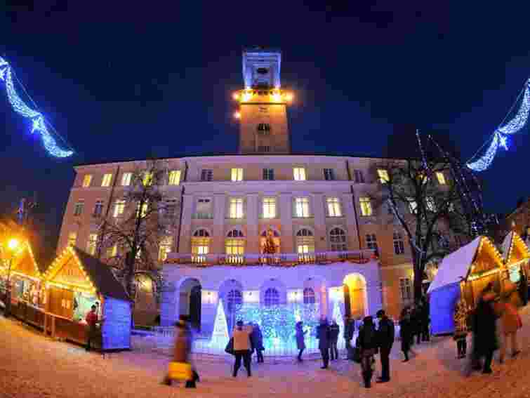 «День» вийшов з глянцевим додатком, присвяченим Різдву у  Львові