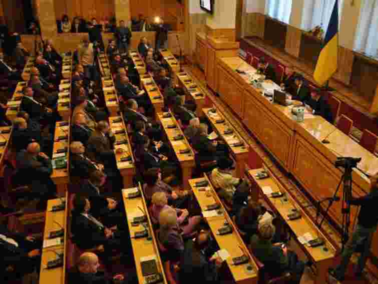 Облрада Закарпаття визнала особливий статус угорської, румунської та русинської мов