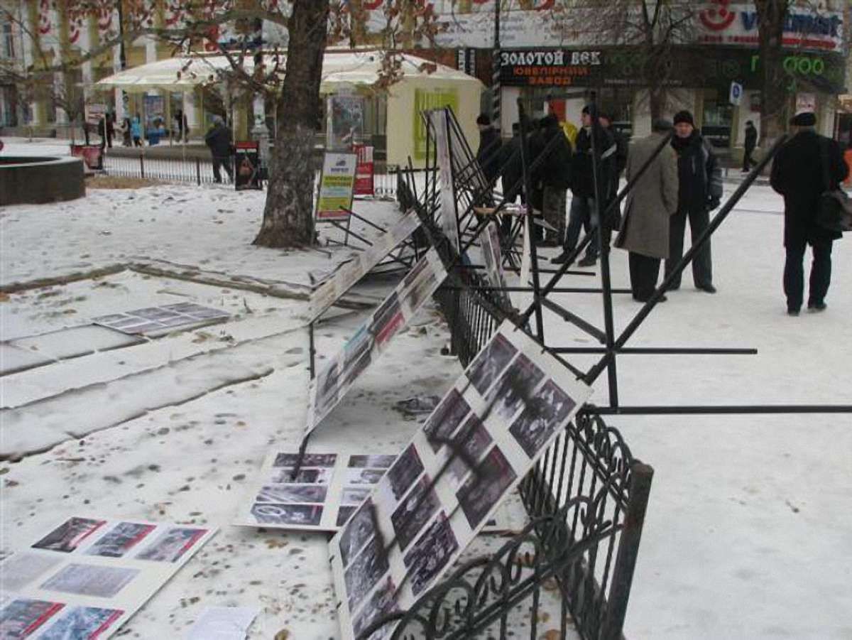 Кримські татари розгромили виставку, присвячену Сталіну