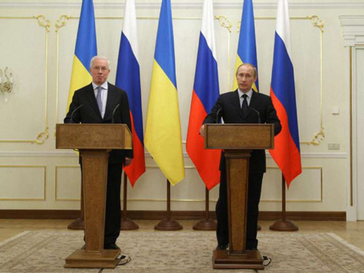 Путін дав орден Азарову