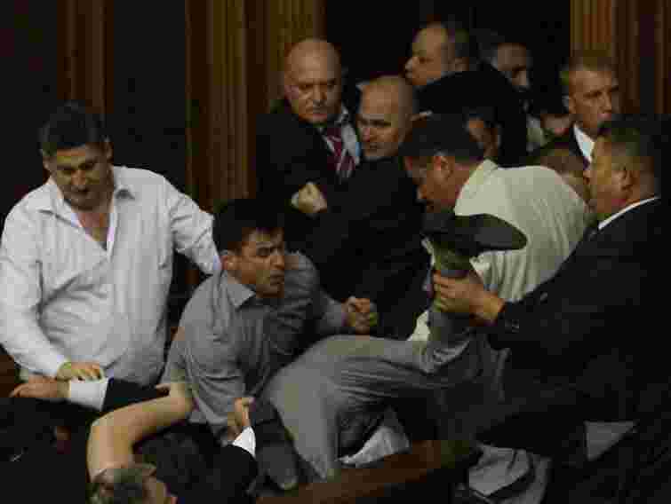 Бійки у Раді – гра на публіку, – політолог