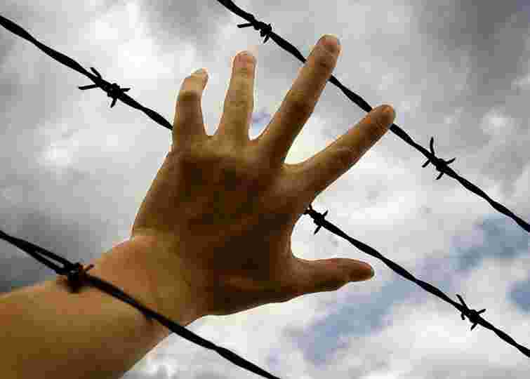 У Дніпродзержинську зек захопив у заручники сина тюремника