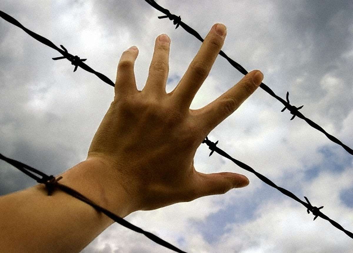У Дніпродзержинську зек захопив у заручники сина тюремника