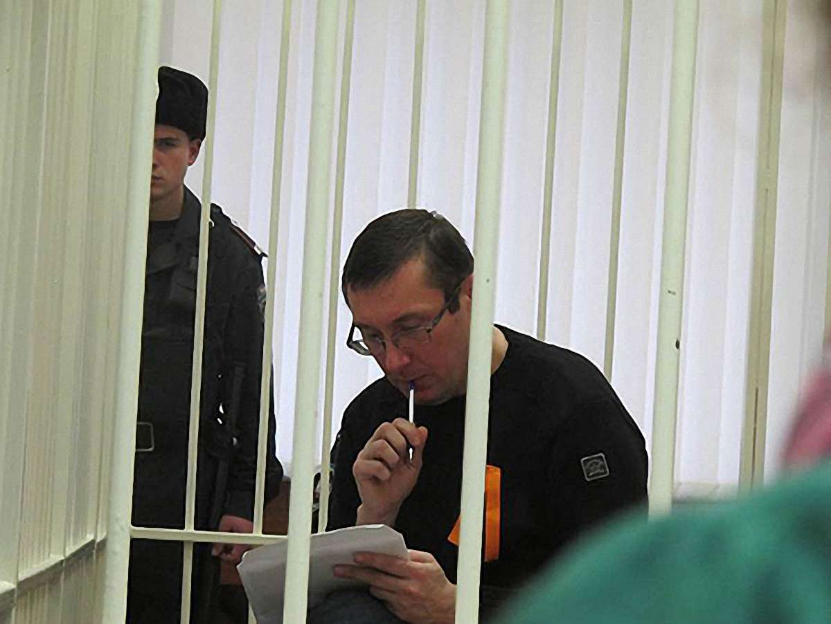 Суд відмовився звільнити Луценка за станом його здоров’я
