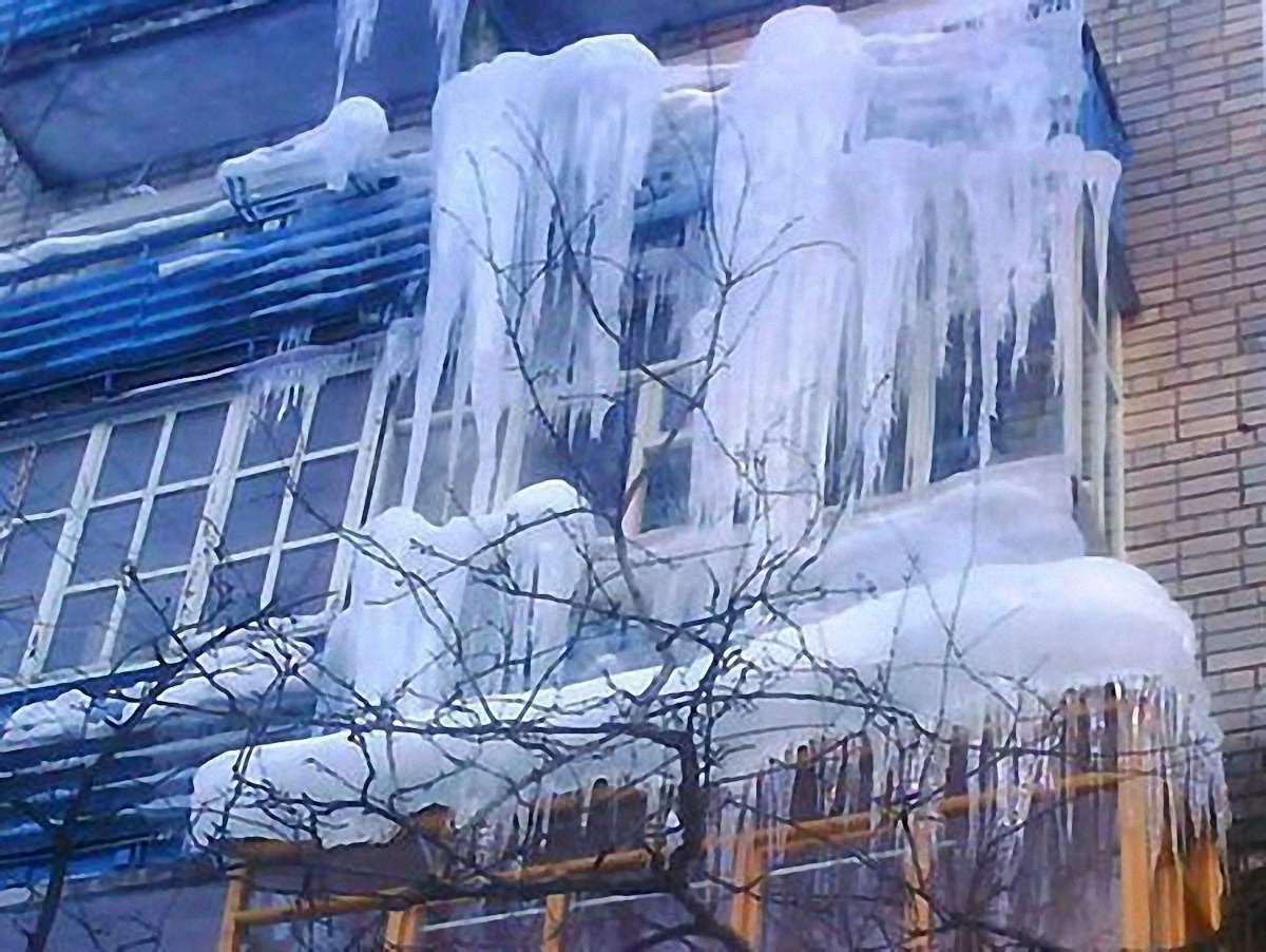Львів’ян попередили, що з дахів будинків можуть впасти бурульки