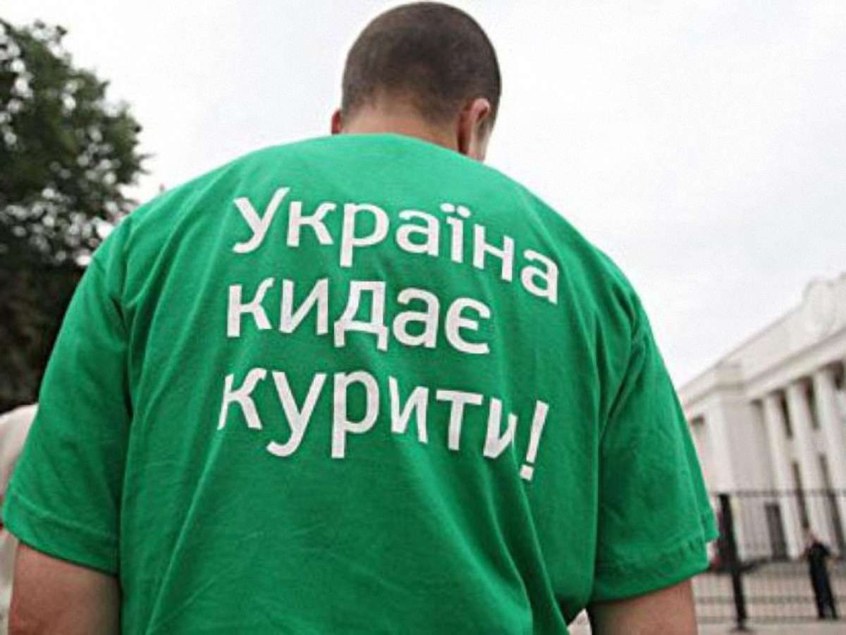 Нардепи курять в Раді, не зважаючи на закон