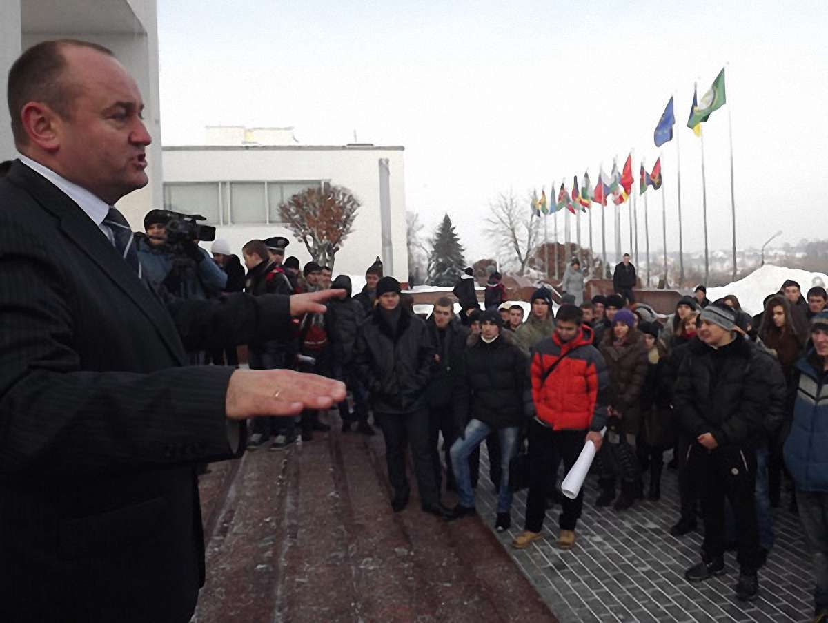 Студенти в Тернополі протестували проти оплати 140  грн за консультацію