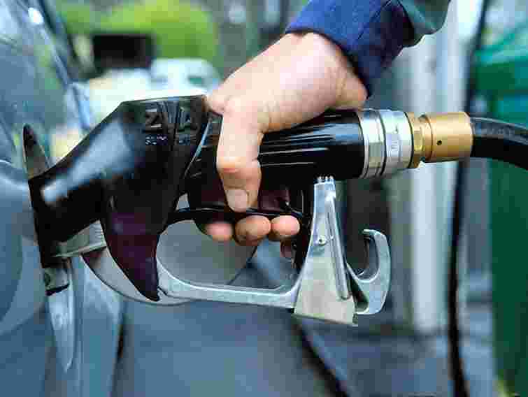 Антимонопольний вимагає від АЗС знизити ціни на бензин