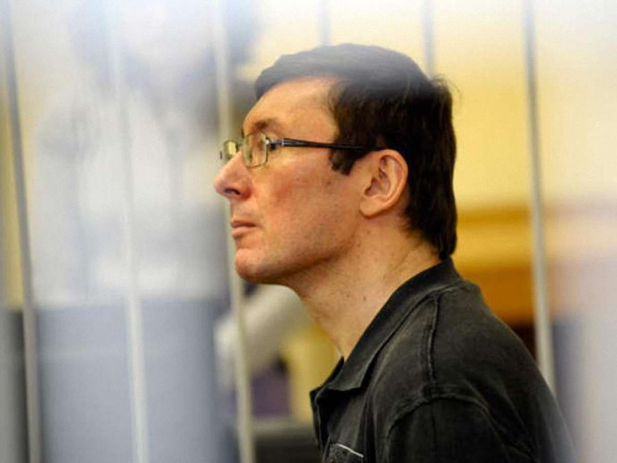 Луценко вимагає, щоб його лікували у приватній клініці