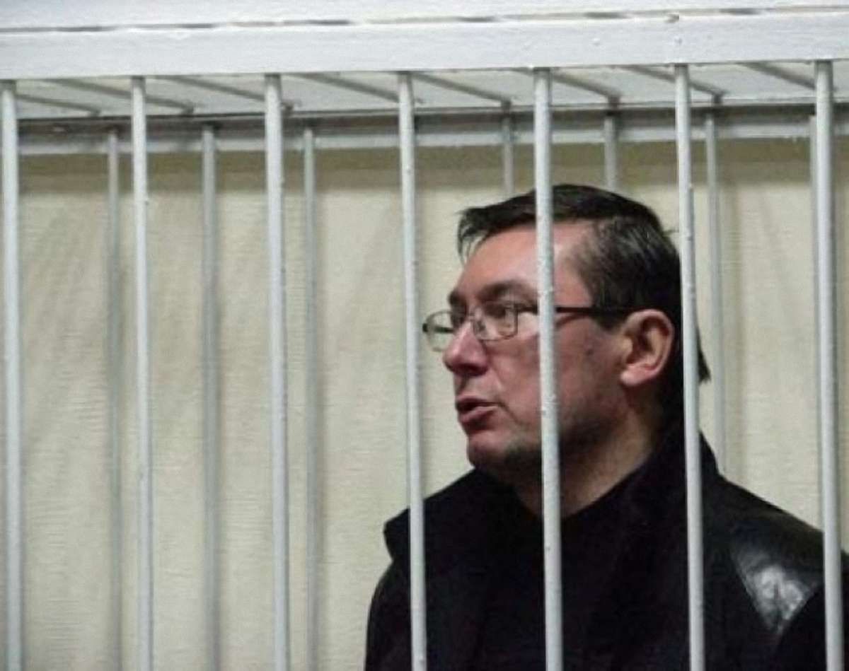 Захист Луценка спробує вибити звільнення через апеляційний суд