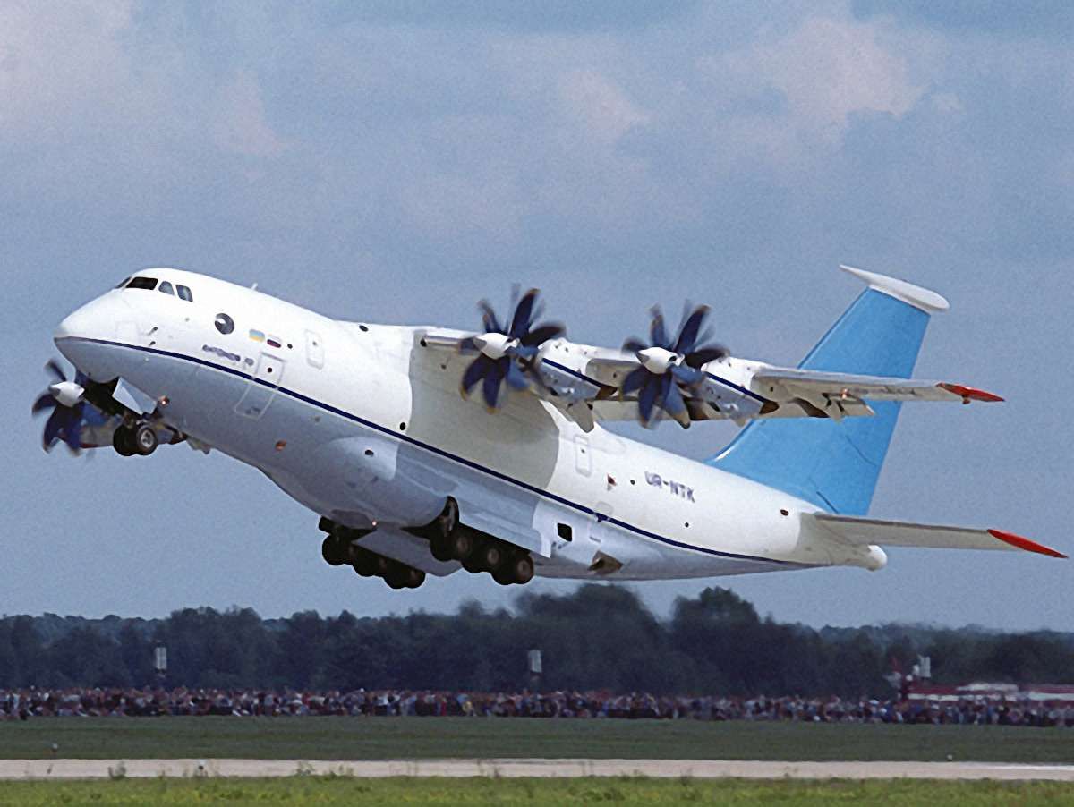 Азаров: Росія замовила в України 20 літаків Ан-70