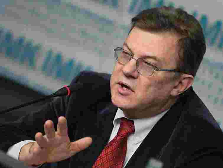 У нас чемоданами носять гроші і міністрам, і президенту, - Лановий