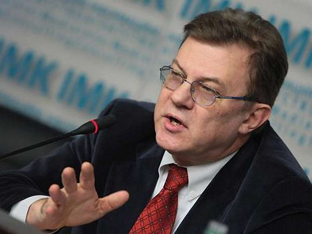 У нас чемоданами носять гроші і міністрам, і президенту, - Лановий
