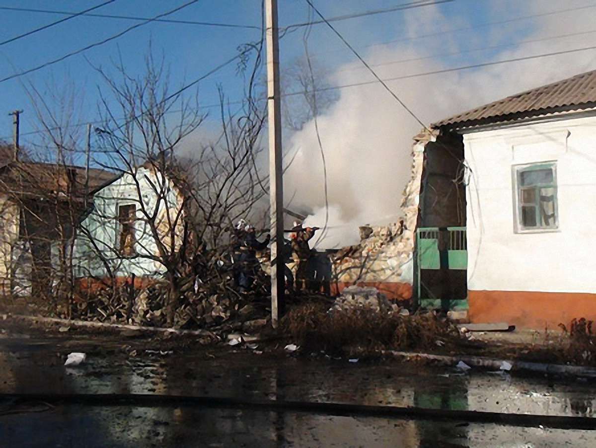У Маріуполі вибух піротехніки зруйнував половину будинку. Фото