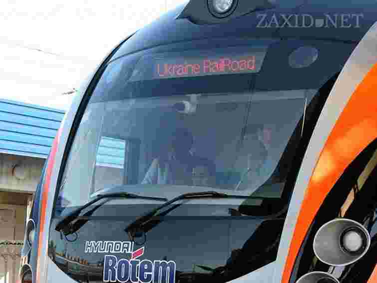 Hyundai, який прямує з Києва у Донецьк, двічі ламався