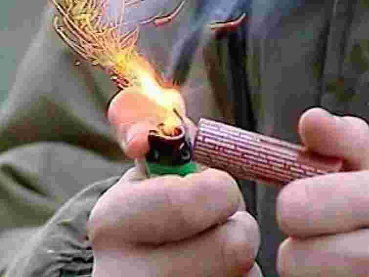 У Сумах петарда травмувала дівчині обличчя