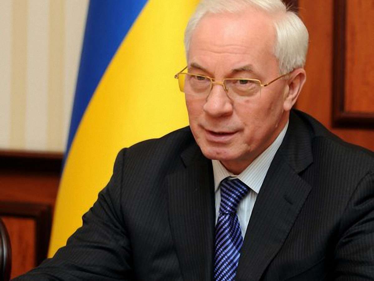Азаров привітав українців із Різдвом 