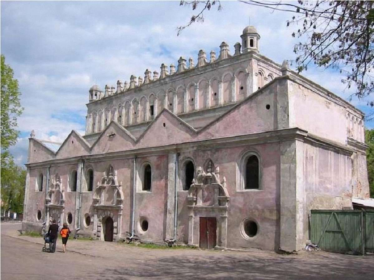 На Львівщині з даху синагоги викрали бляхи на 4 тис. грн