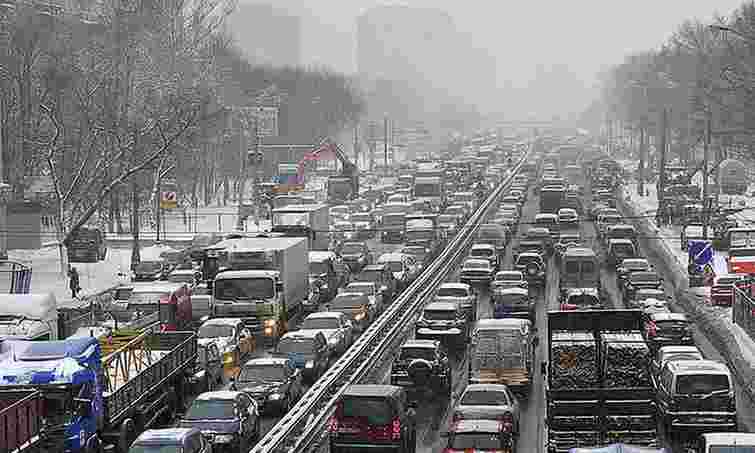 ДАІ закликає водіїв не користуватися власним авто наступні 4 дні