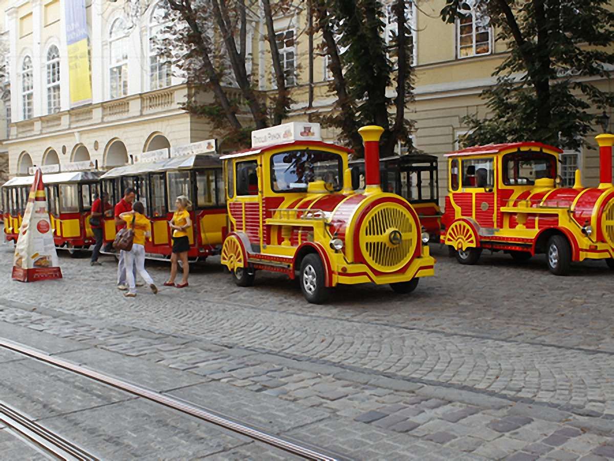 Для дітей зі Сходу України організували безкоштовні екскурсії Львовом