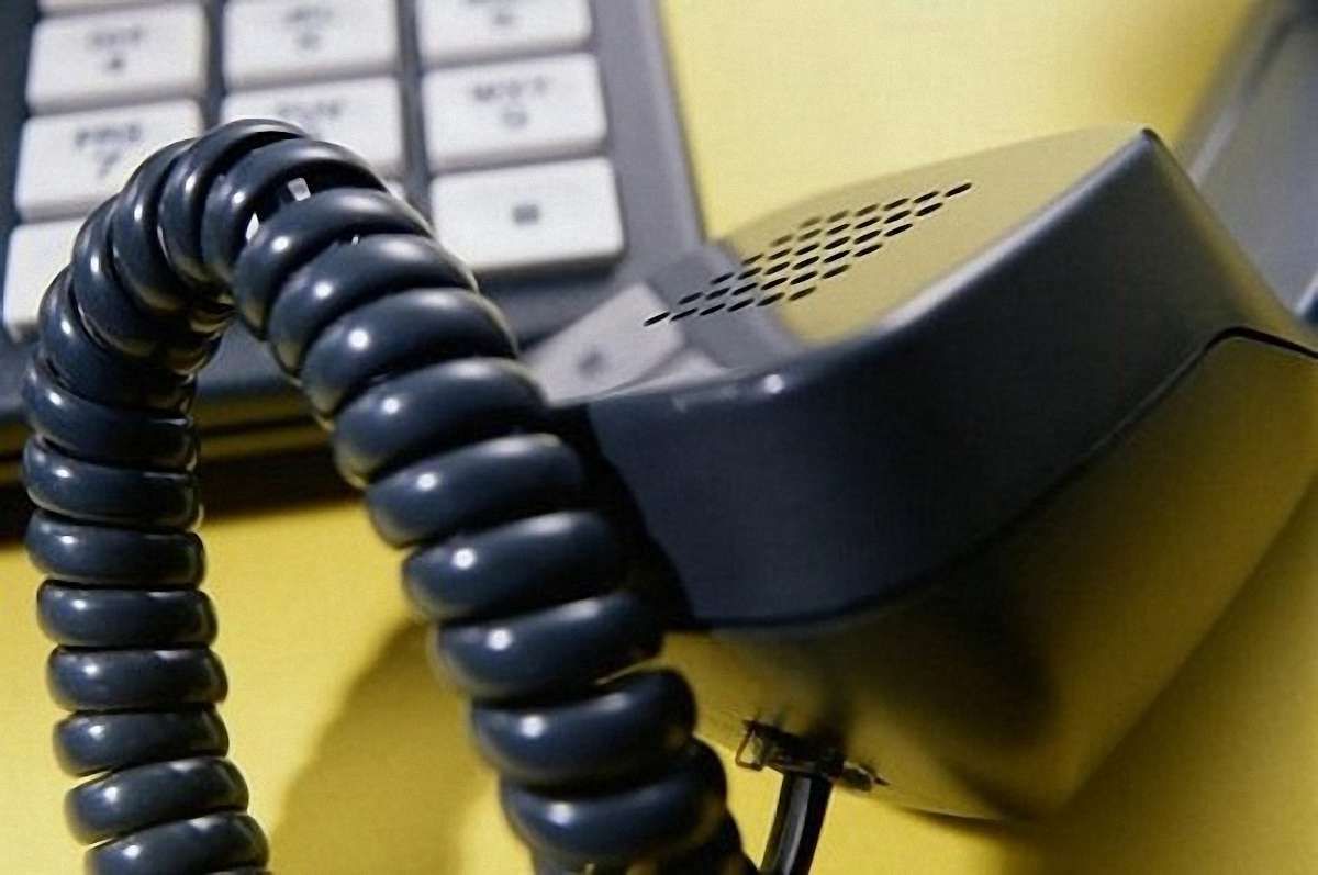 МЗС радить пасажирам "АероСвіту" телефонувати на гарячу лінію