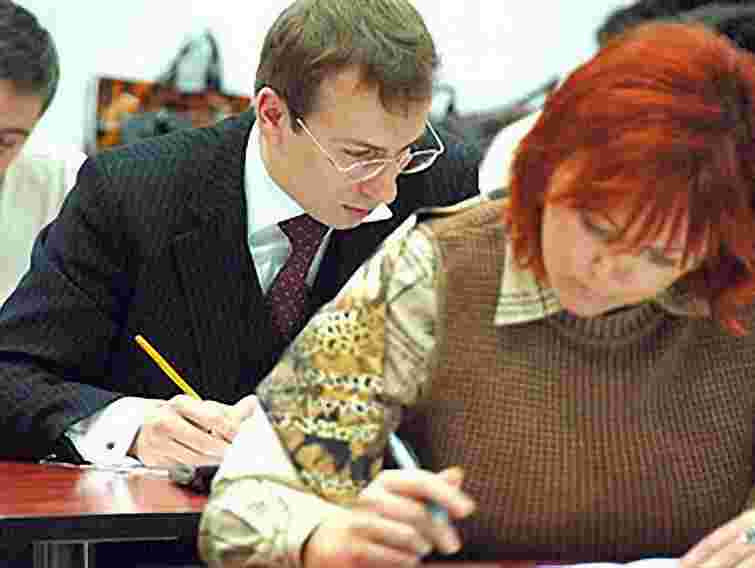 Нардепи хочуть, щоб чиновники та силовики складали іспити з української