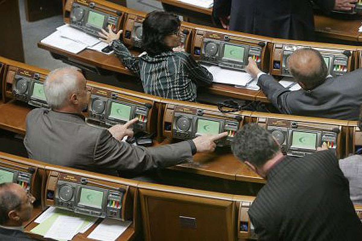 Нардепи повернули собі пільги
