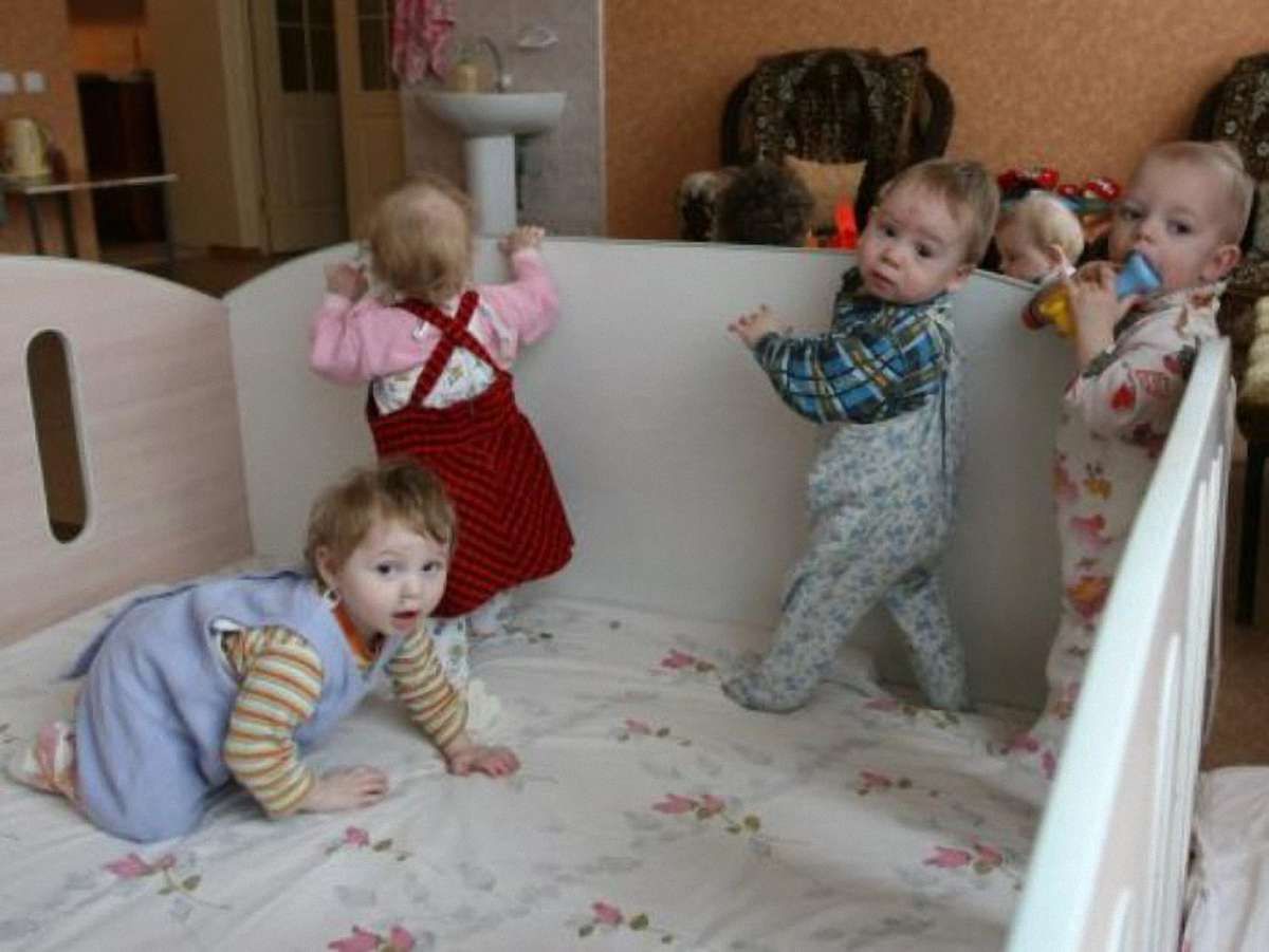 В Росії на 130 тисяч сиріт – лише 18 тисяч усиновлювачів