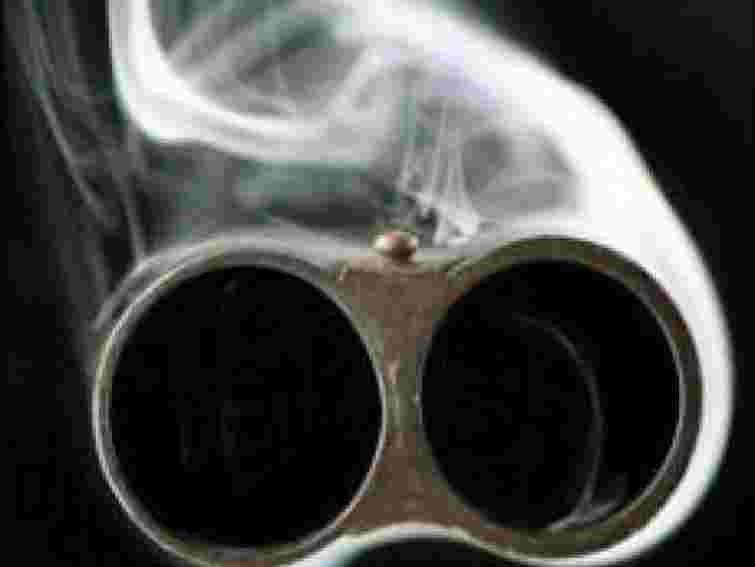 На Рівненщині чоловік влаштував стрілянину в кафе: 8 поранених